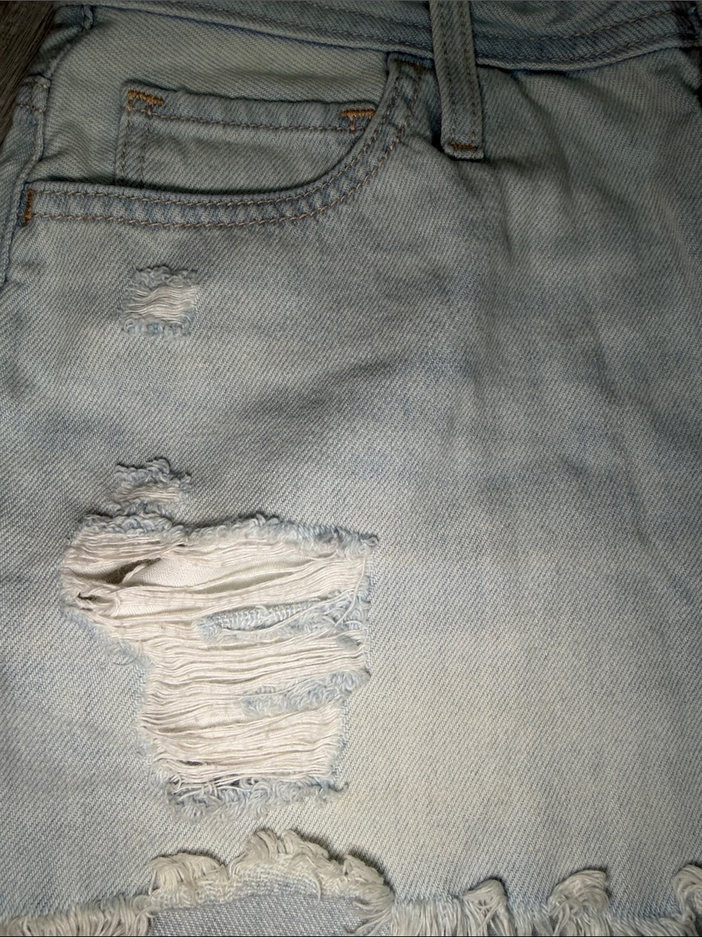 Hollister High-Rise Mom 3’ Light Blue Distressed Denim Shorts - Size 7/w28 - Picture 4 of 11